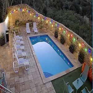 Follow The Sun Boutique - Pool, Breakfast & Sea Views , San Ġiljan Malta